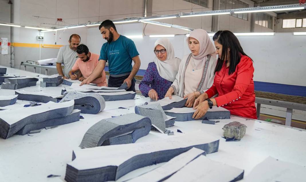 Diyarbakırlı kadınlardan tekstil atıklarından çocuklara kıyafet 7